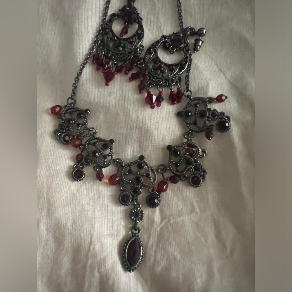 Set of unknown beads/stones in black and red colors🤗❤️